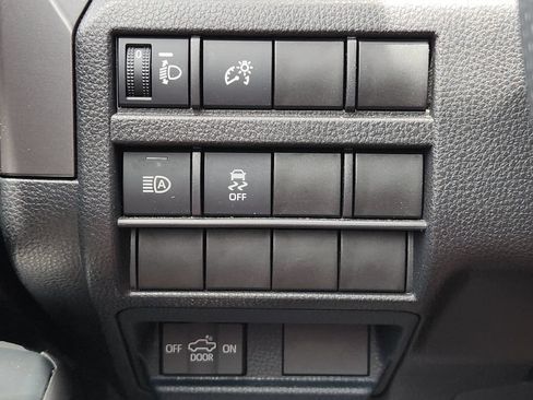 Used 2025 Toyota Tacoma SR5 w/ SR5 Upgrade Package AWD/4WD image 23