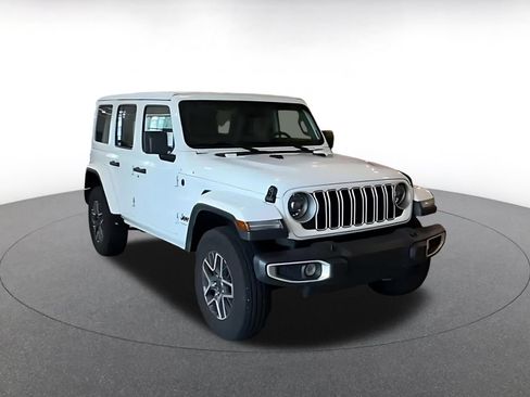Used 2025 Jeep Wrangler Unlimited Sahara AWD/4WD image 3