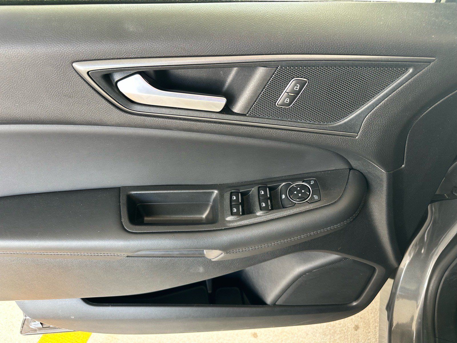 Certified 2024 Ford Edge SE w/ Black Appearance Package AWD/4WD image 15