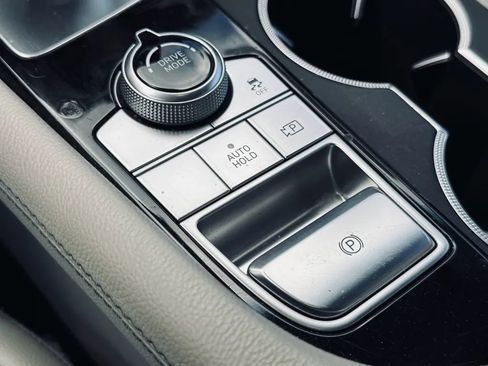 Used 2023 Genesis G70 2.0T image 20