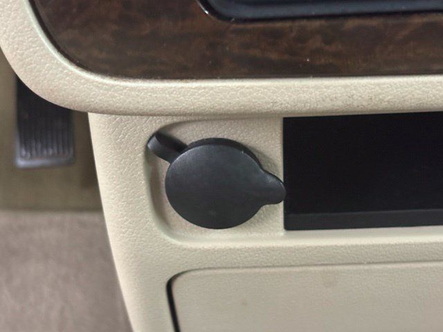 Used 2005 Mercury Monterey Premier FWD image 30