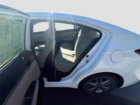 Used 2017 Hyundai Elantra SE image 26