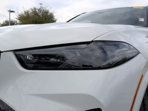 Used 2024 BMW X5 xDrive40i w/ M Sport Package image 3