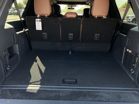 New 2025 Lincoln Navigator L Reserve image 28