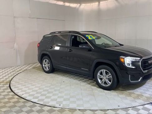 Used 2023 GMC Terrain SLE w/ Driver Convenience Package AWD/4WD image 2