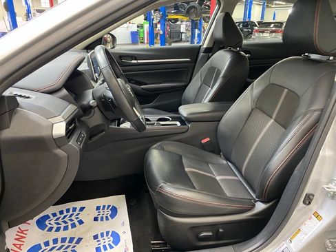 Used 2024 Nissan Altima 2.5 SR FWD image 19