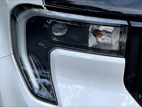 Used 2025 Ford Maverick Lobo image 26