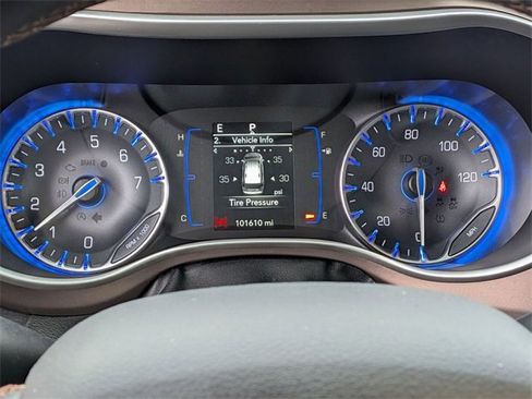 Used 2018 Chrysler Pacifica Touring-L w/ Premium Audio Group image 14