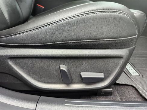 Used 2025 Genesis G70 2.5T image 23