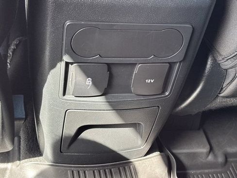 Used 2023 Ford Explorer XLT AWD/4WD image 19