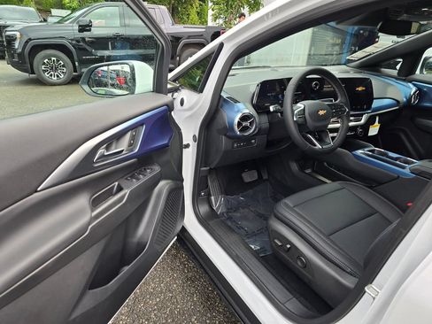 New 2026 Chevrolet Equinox EV LT AWD/4WD image 18