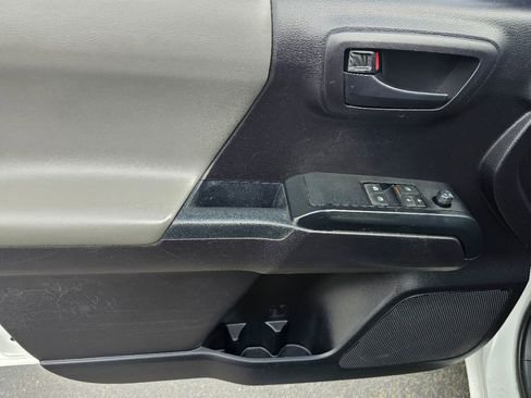 Used 2020 Toyota Tacoma SR image 29