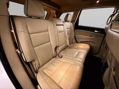 Used 2020 Jeep Grand Cherokee Overland AWD/4WD image 27