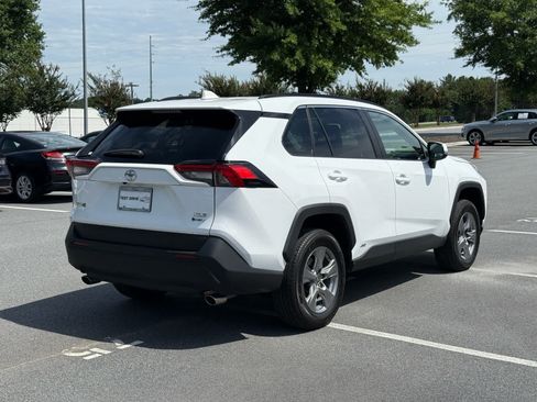 Used 2025 Toyota RAV4 XLE AWD/4WD image 5