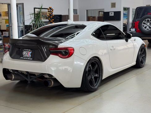 Used 2017 Toyota 86 RWD image 2