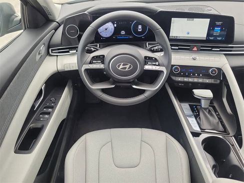 New 2025 Hyundai Elantra Limited image 14