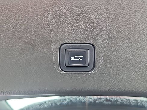 Used 2023 Chevrolet Traverse LT AWD/4WD image 22