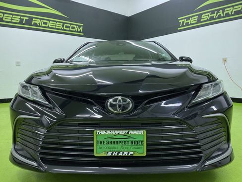 Used 2022 Toyota Camry LE image 3