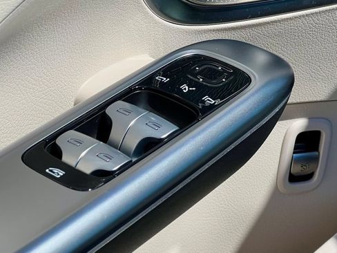 Certified 2025 Mercedes-Benz C 300 4MATIC Sedan image 38