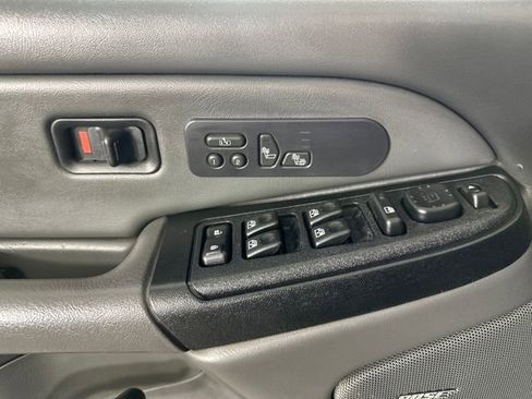 Used 2006 Chevrolet Silverado 2500 LT w/ Heavy-Duty Power Package image 24