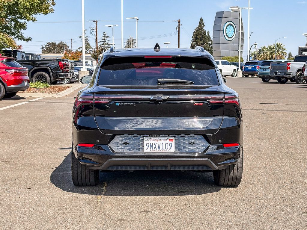 Used 2024 Chevrolet Equinox EV RS FWD image 3
