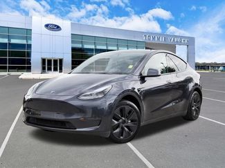 Used 2025 Tesla Model Y Long Range RWD video 1