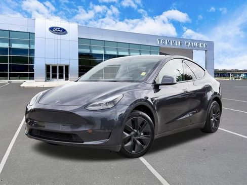 Used 2025 Tesla Model Y Long Range RWD image 1