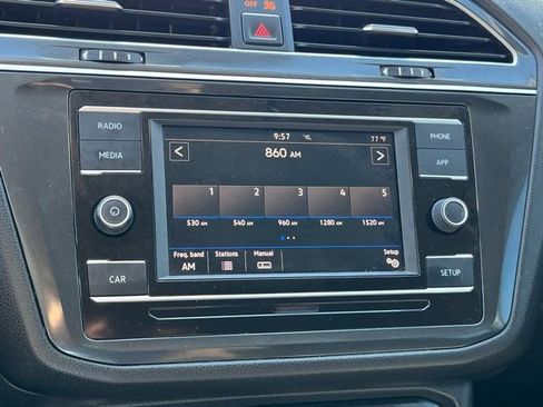 Used 2018 Volkswagen Tiguan S image 20