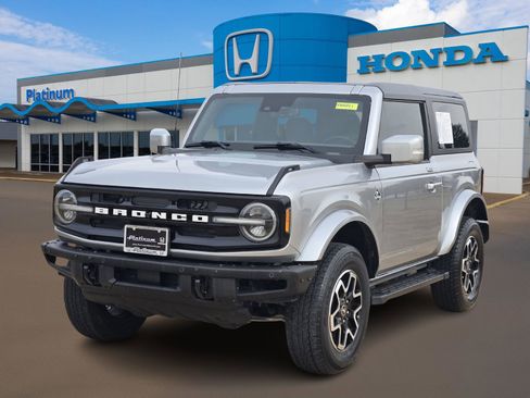 Used 2022 Ford Bronco Outer Banks image 2