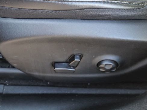 Used 2019 Jeep Cherokee Limited image 28