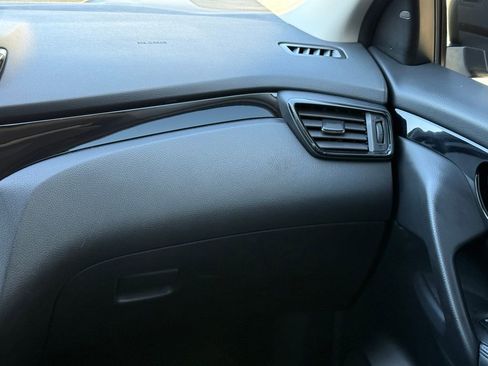 Used 2018 Nissan Rogue Sport SV image 15