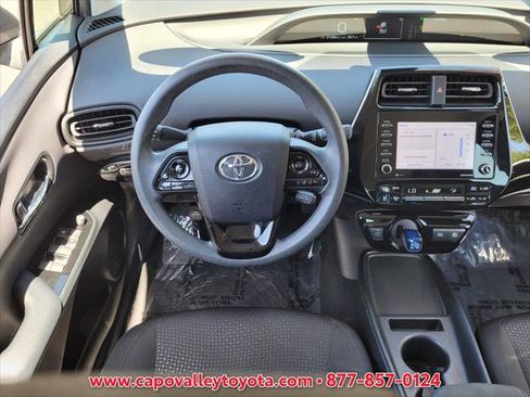 Certified 2022 Toyota Prius LE FWD image 11