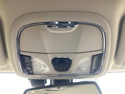 Used 2017 Jeep Cherokee Overland w/ Technology Group image 24