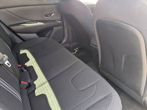 Used 2022 Hyundai Elantra SEL w/ Preferred Accessory Package FWD image 14