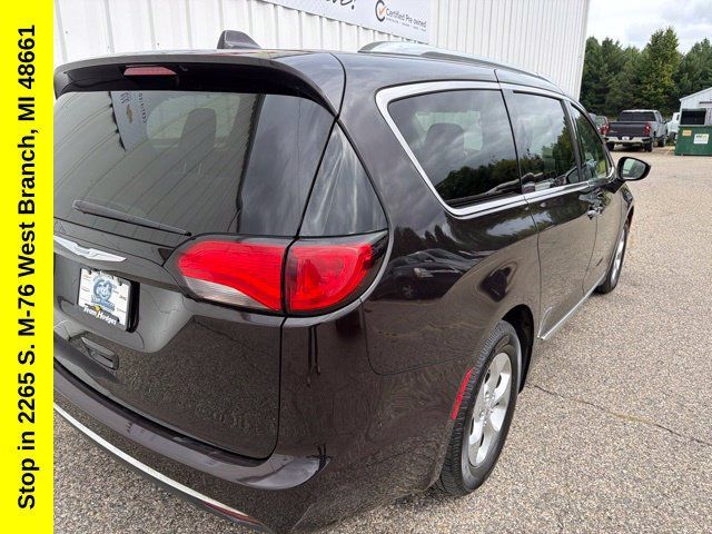 Used 2017 Chrysler Pacifica Touring-L Plus FWD image 11
