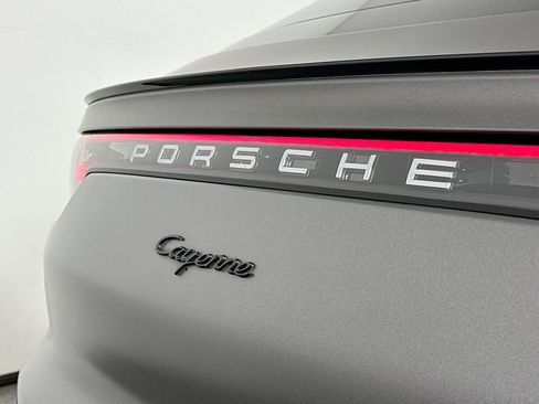 Certified 2023 Porsche Cayenne Coupe image 17