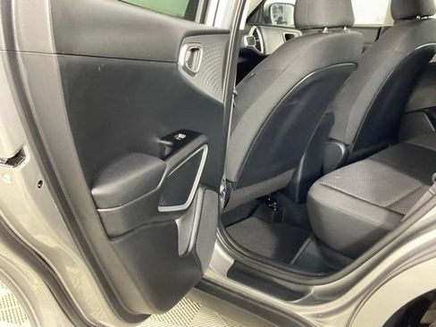 Used 2025 Kia Soul LX w/ LX Technology Package FWD image 15