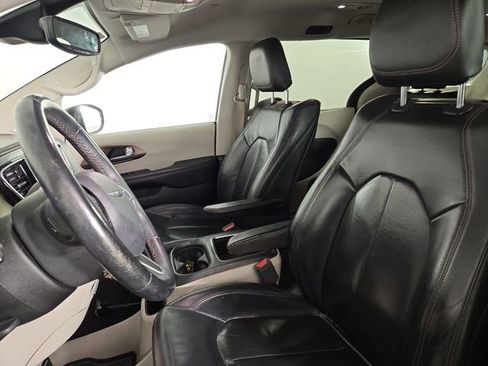 Used 2017 Chrysler Pacifica Touring-L Plus w/ Advanced Safetytec Group image 13