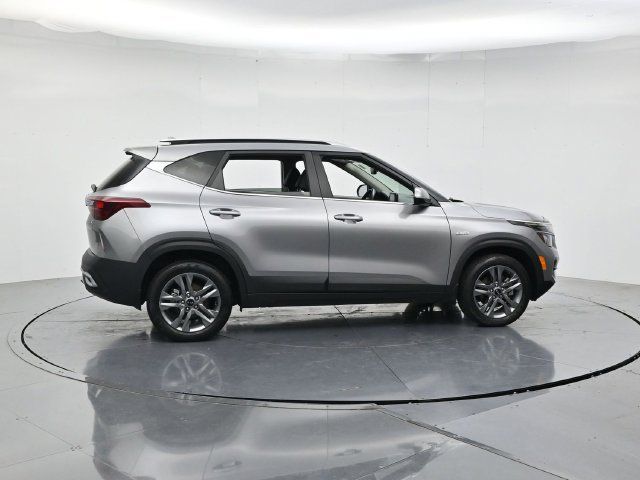 Used 2021 Kia Seltos S AWD/4WD image 2