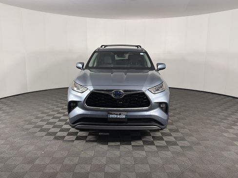 Used 2022 Toyota Highlander Platinum AWD/4WD image 2