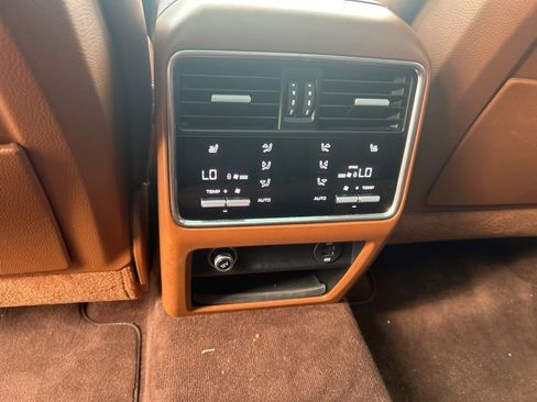 Used 2019 Porsche Cayenne image 16