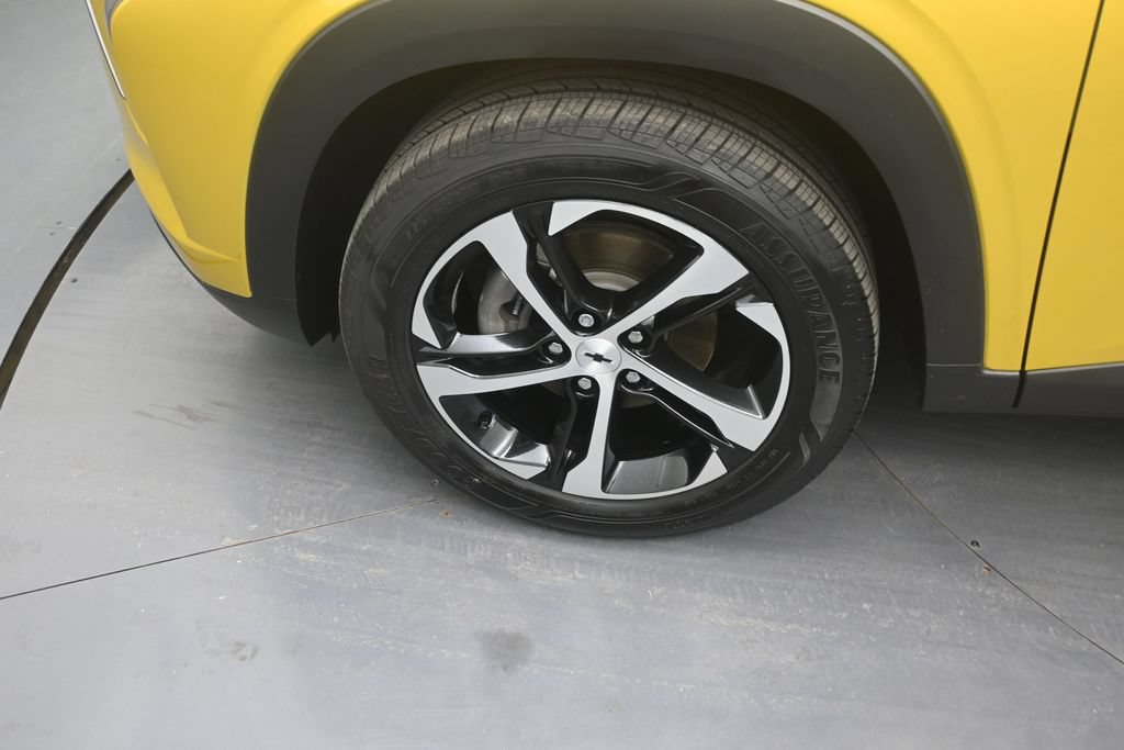 Used 2025 Chevrolet Trax RS FWD image 9