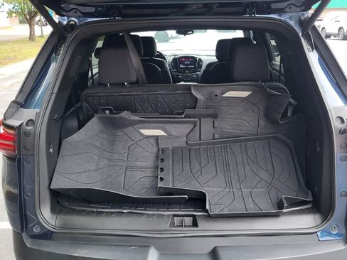 Used 2023 Chevrolet Traverse LT FWD image 4