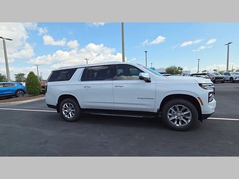 New 2026 Chevrolet Suburban Premier AWD/4WD image 21