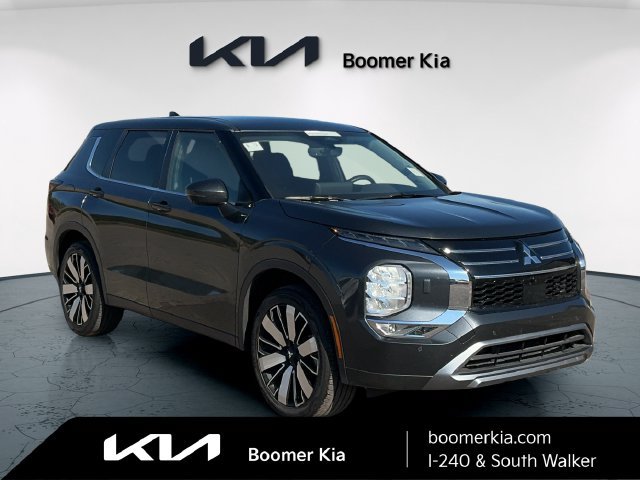 Used 2025 Mitsubishi Outlander SE AWD/4WD image 3