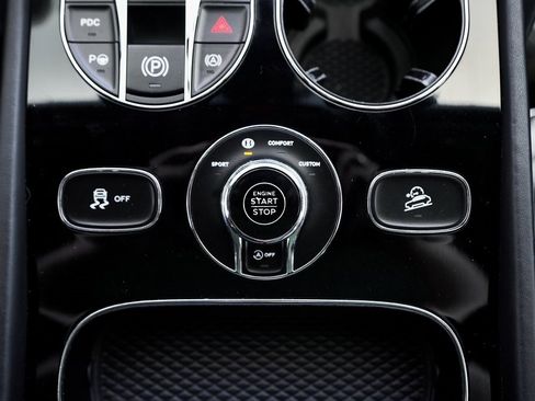 Used 2022 Bentley Bentayga image 49