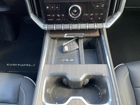 Used 2024 GMC Acadia Denali image 19