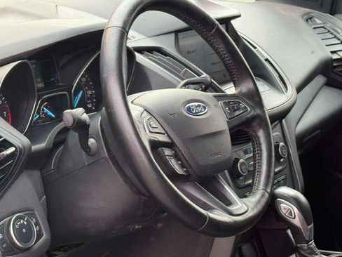 Used 2019 Ford Escape SEL AWD/4WD image 3