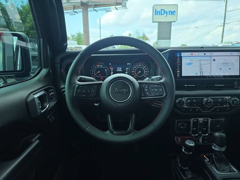 Used 2024 Jeep Wrangler Unlimited Rubicon w/ Technology Group AWD/4WD image 17