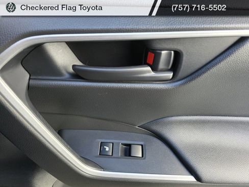Used 2021 Toyota RAV4 SE image 51